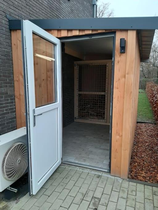 Vakantiehuis Eikzicht Gelegen Aan Het Bos Elsloo  Luaran gambar