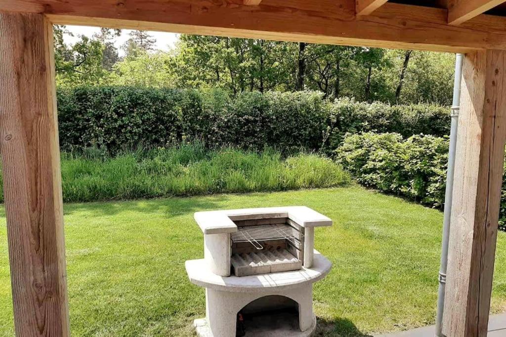 Vakantiehuis Eikzicht Gelegen Aan Het Bos Elsloo  Luaran gambar
