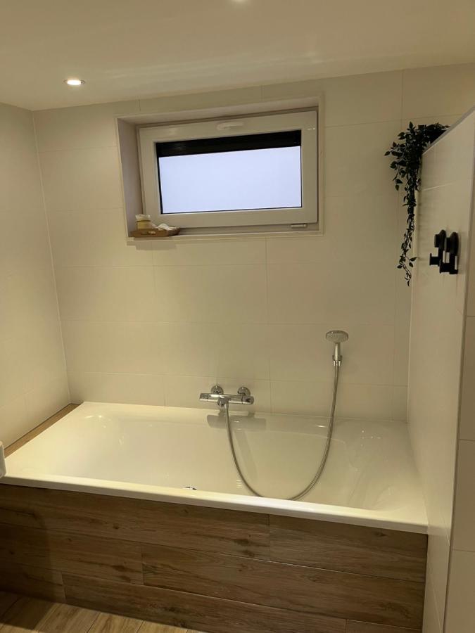Vakantiehuis Eikzicht Gelegen Aan Het Bos Elsloo  Luaran gambar